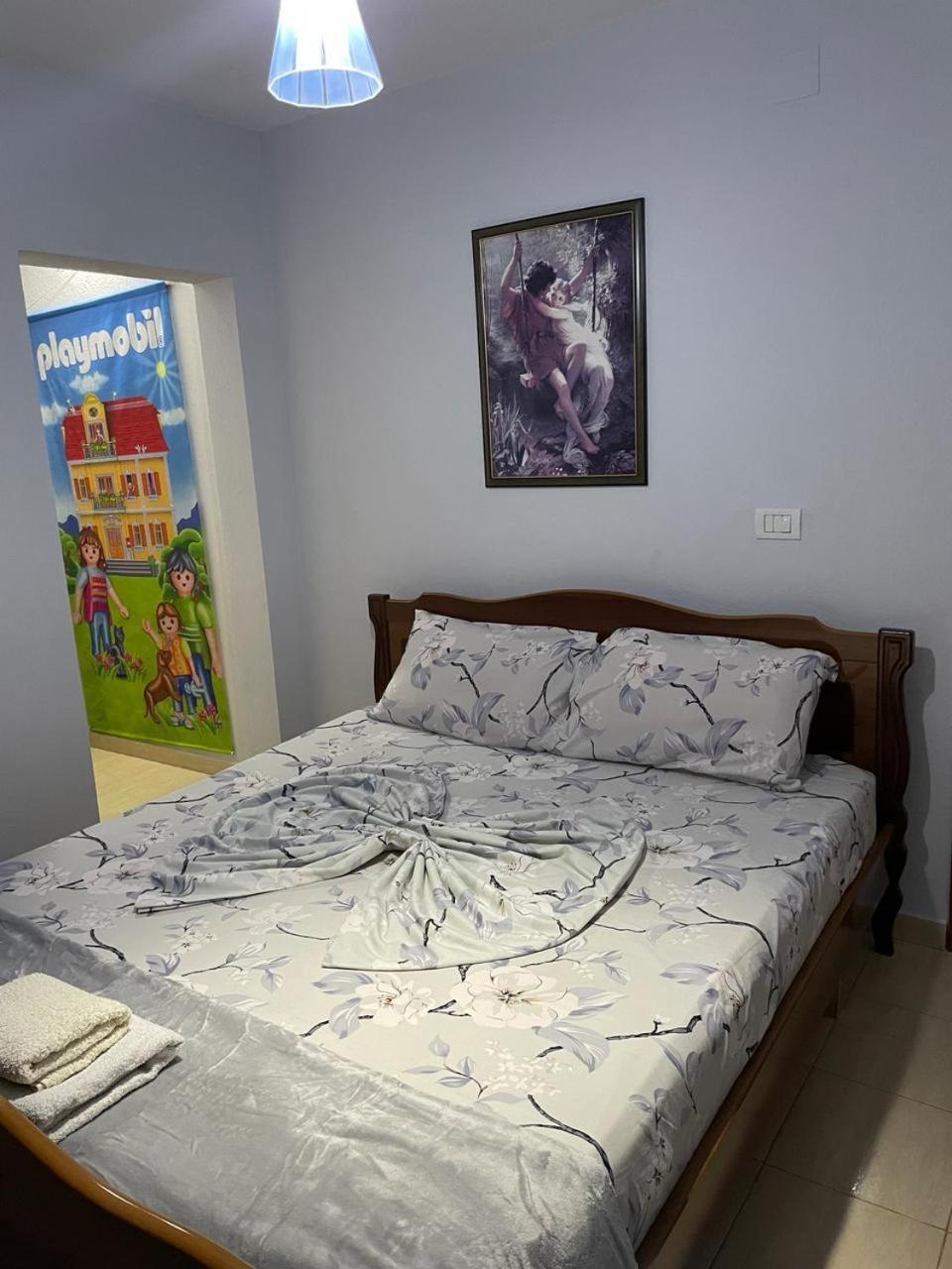 Eiffel'S Guest House Pogradec Esterno foto